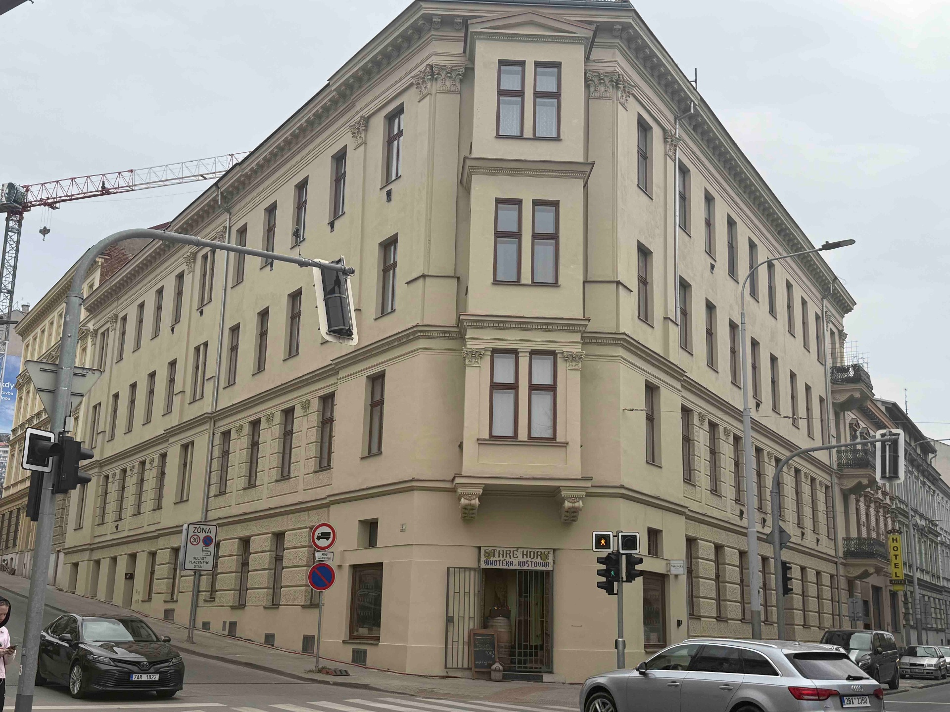 Nátěr fasády většího objektu – Po