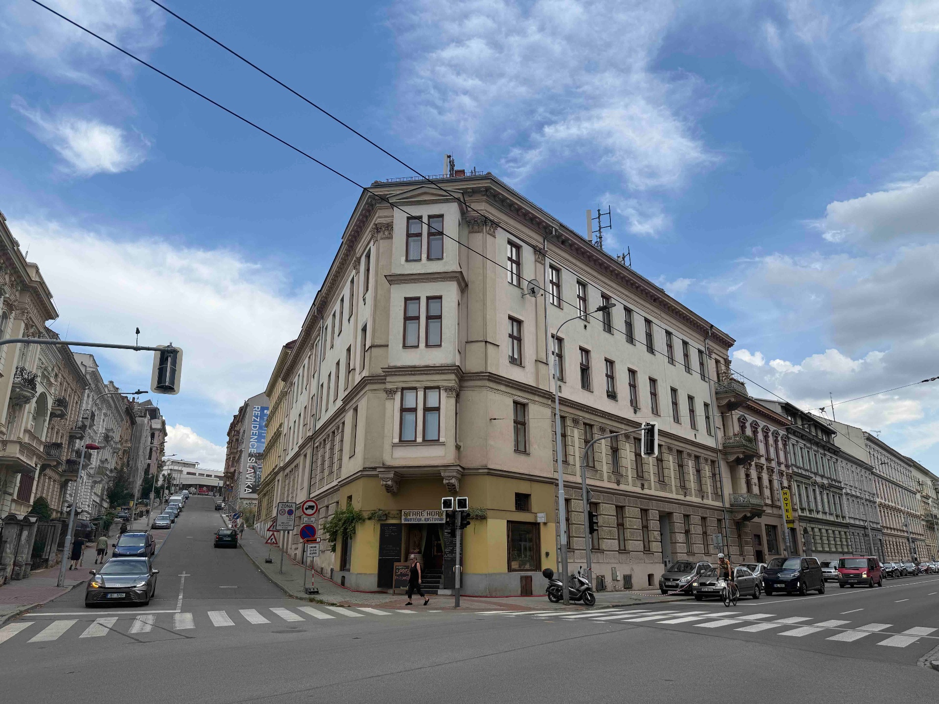 Nátěr fasády většího objektu – Před